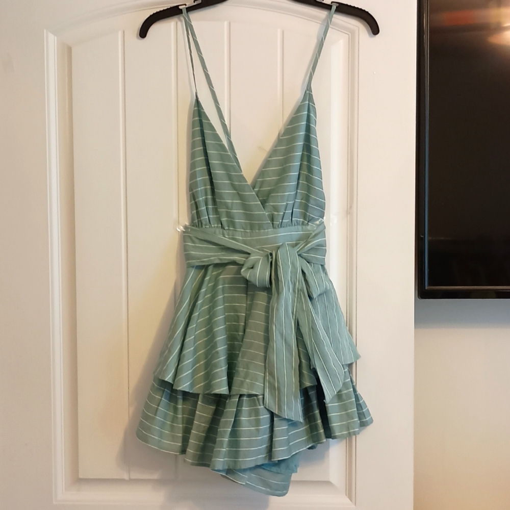 Balance Ruffle Romper - Picture 5 of 6